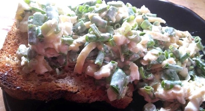 Салат-паштет из зеленого лука с яйцом