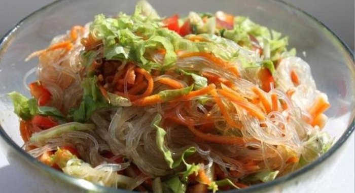 Фунчоза с курицей и овощами