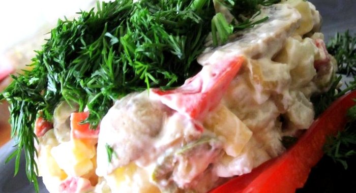 Салат с грибами и оливками