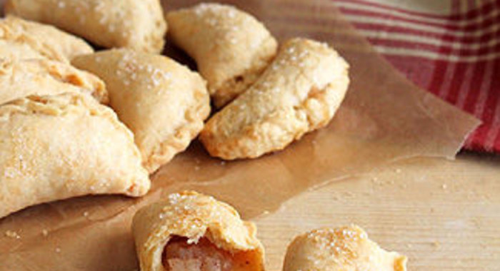 Яблочные пирожки с сыром чеддер