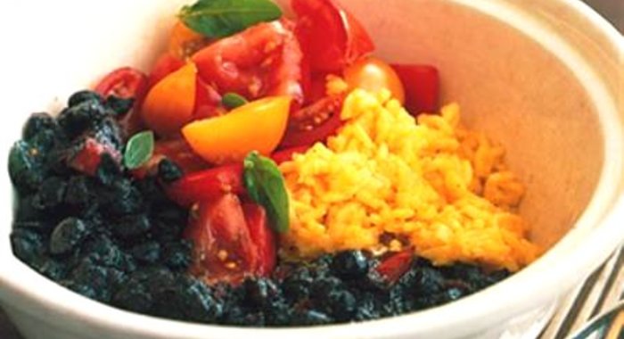 Жаркое с черной фасолью и помидорами