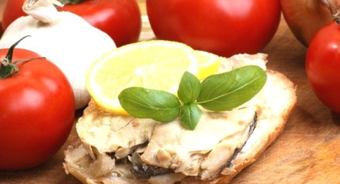 Бутерброды со скумбрией и лимоном