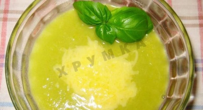 Зеленый суп-пюре из стручковой фасоли с сыром