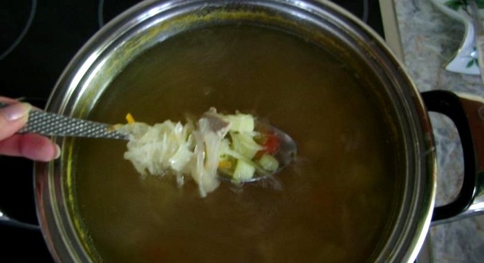 Щи пикантные с квашеной капустой