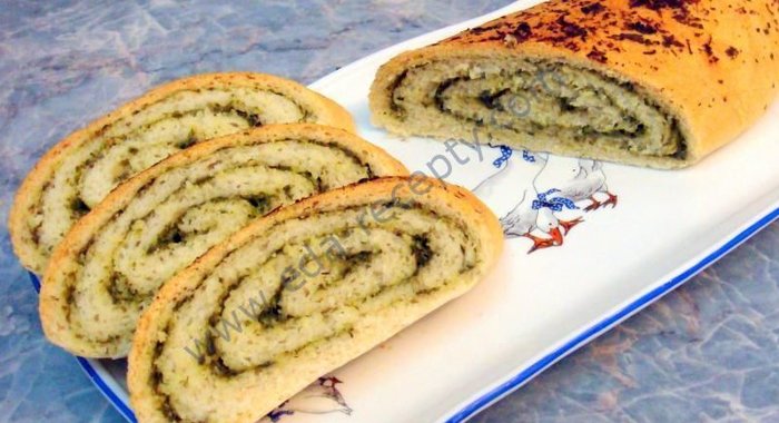 Хлеб с начинкой из чеснока и зелени