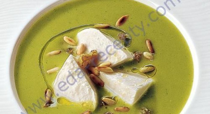 Суп-пюре из эскарол с сыром Моцарелла