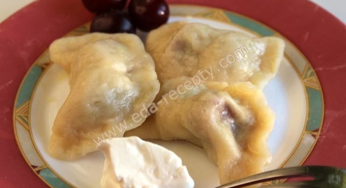 Вареники с вишней и манкой на пару