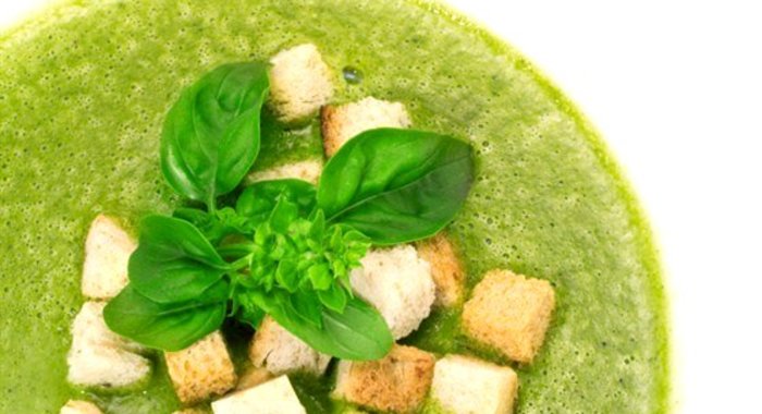 Шпинат с гренками