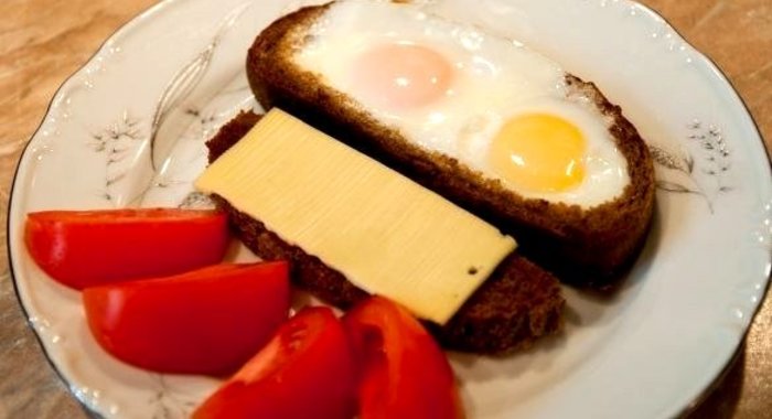 Гренки с яйцом и сыром