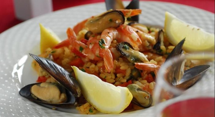 Плов с креветками и мидиями