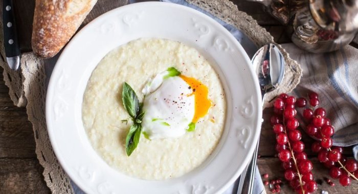 Пшенная каша с яйцом пашот