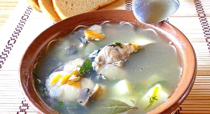 Уха из скумбрии с грибами