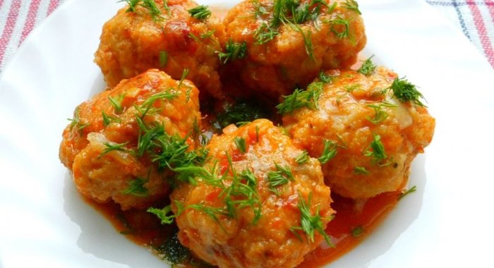 Тефтели рыбные в томатном соусе