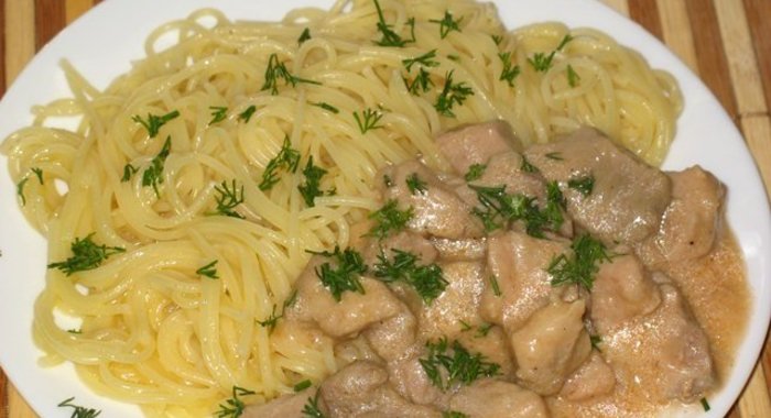 Гуляш из говядины со сливками