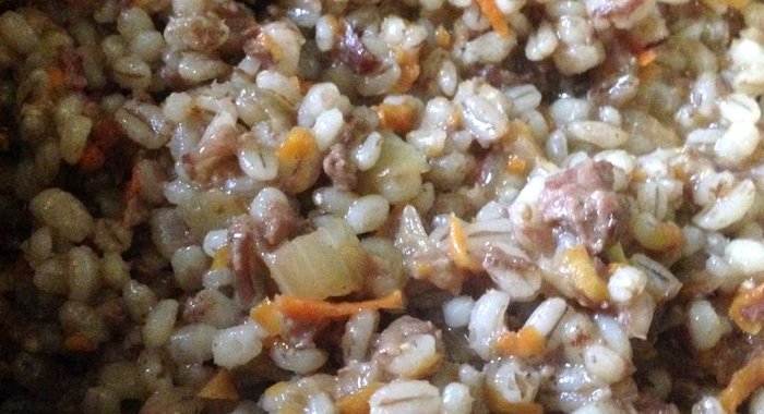Перловка с тушенкой