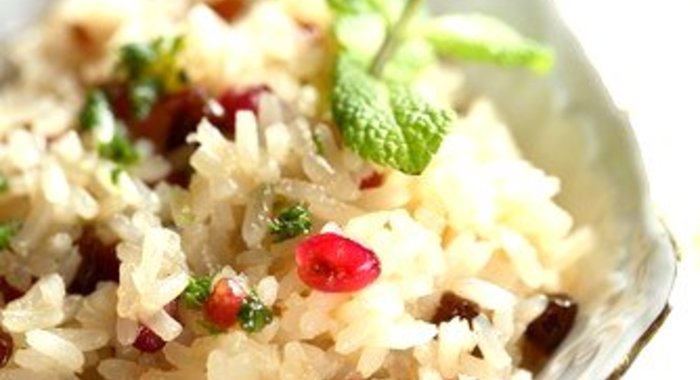 Плов с гранатом, сухофруктами и тимьяном