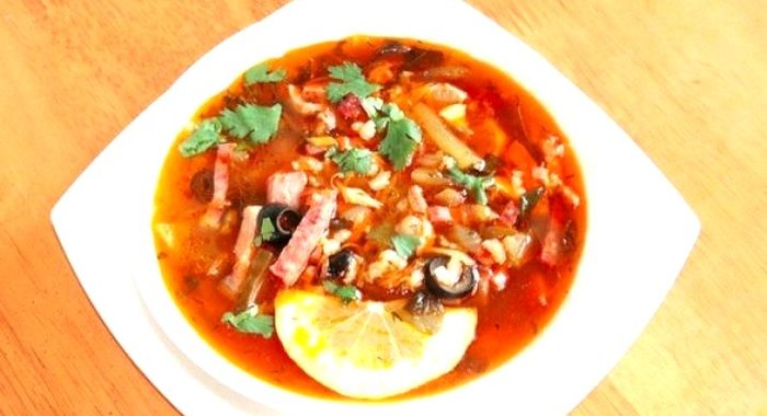 Солянка с томатной пастой