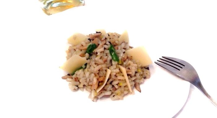 Ризотто с трюфельной пастой, белым вином и вешенками