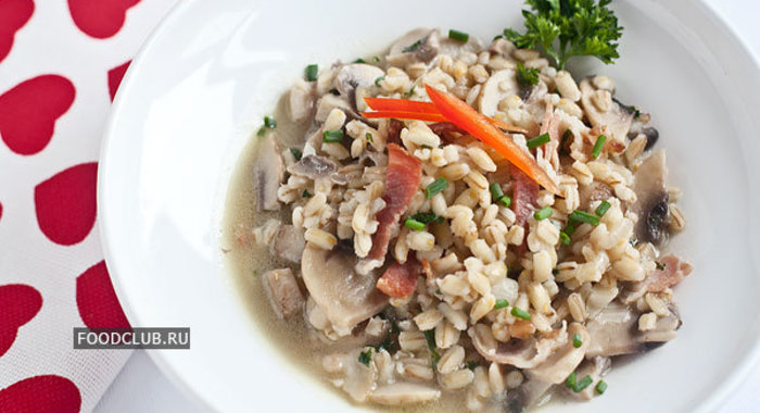 Перловая каша с грибами и беконом