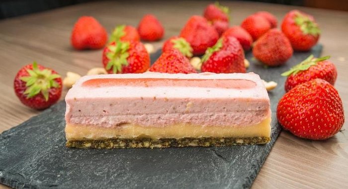 Рагу с перцем, помидорами и яйцами