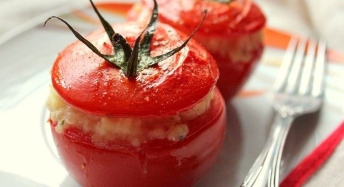Запеченные томаты с кускусом