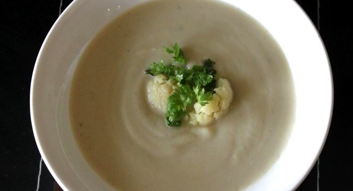 Суп-пюре из цветной капусты и голубого сыра