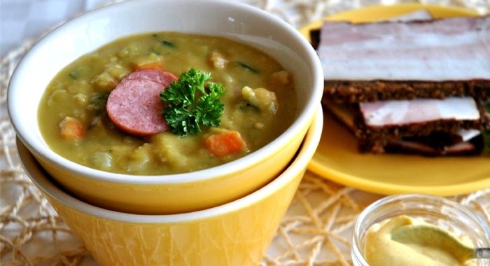 Гороховый суп с колбасками