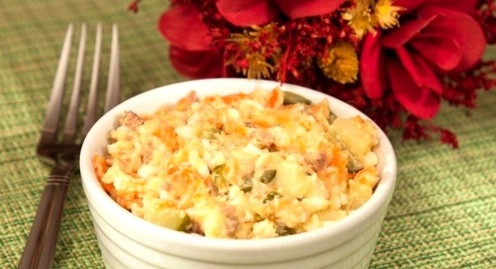 Картофельный салат с соленым огурцом