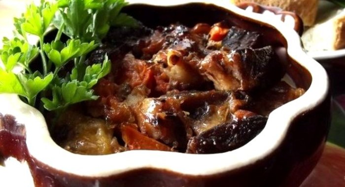 Гуляш в горшочке в духовке