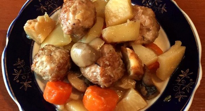 Запеченные овощи с фрикадельками