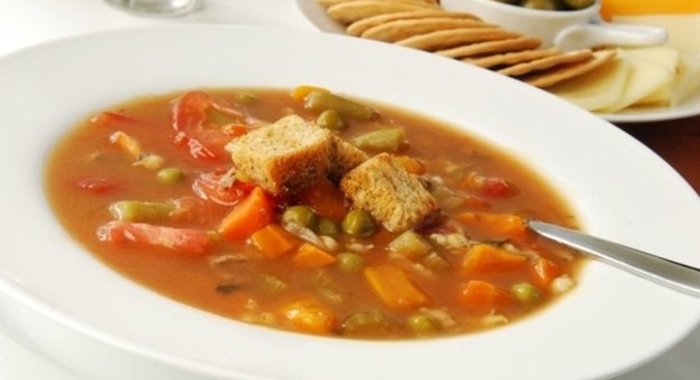 Гороховый суп с говядиной и томатами