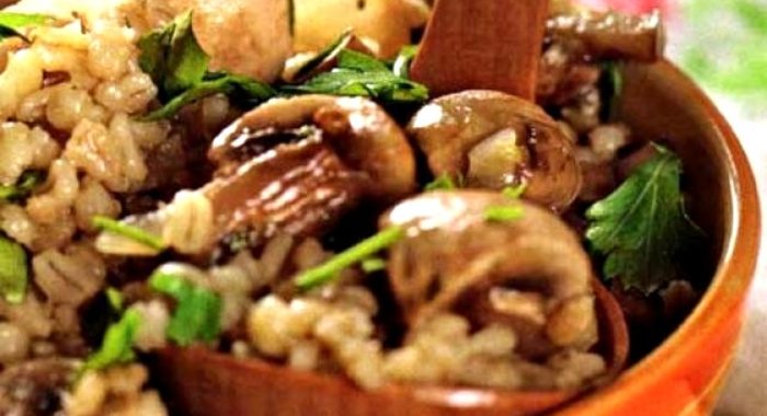 Перловка с грибами в горшочке