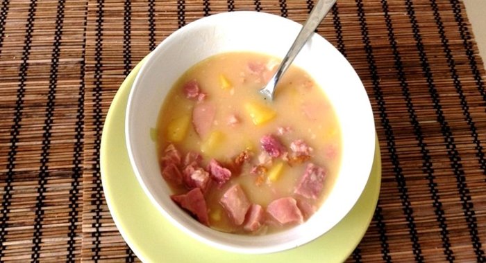 Гороховый суп с копченой рулькой