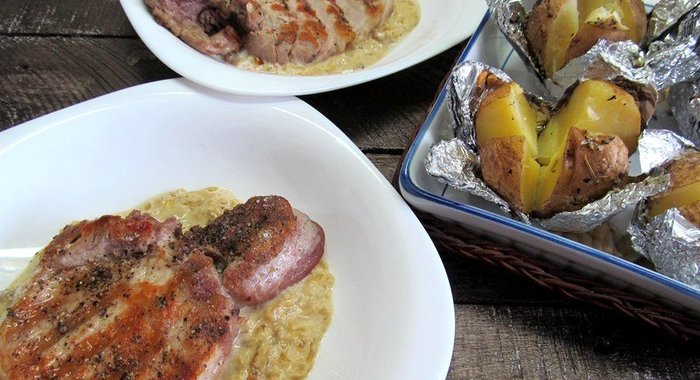 Стейк с запеченным картофелем