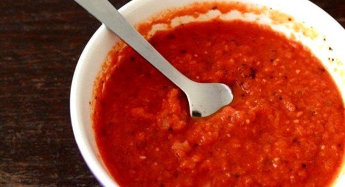 Томатный соус с луком и вином