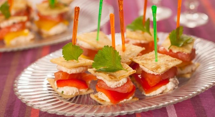 Канапе из блинов с красной рыбой