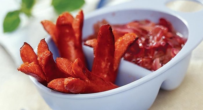 Копчёные колбаски с луковым мармеладом