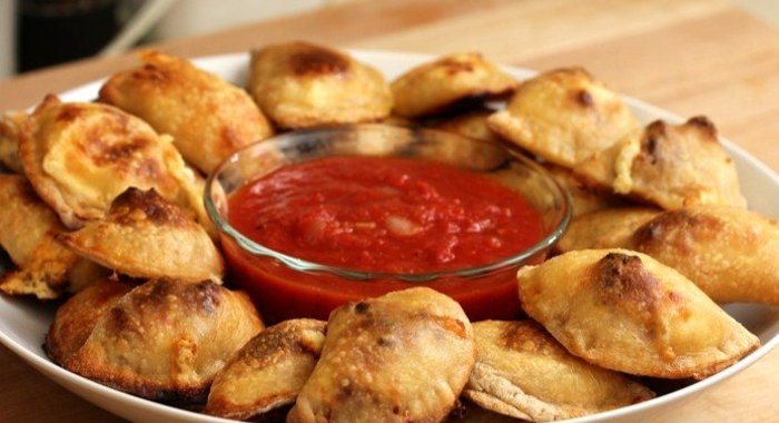 Пирожки из песочного теста с лососем