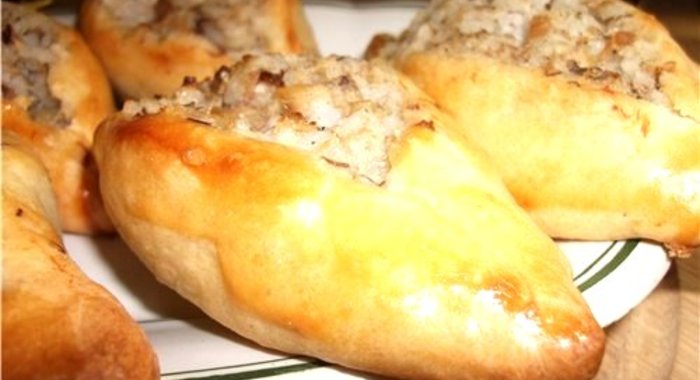 Расстегаи с рыбными консервами