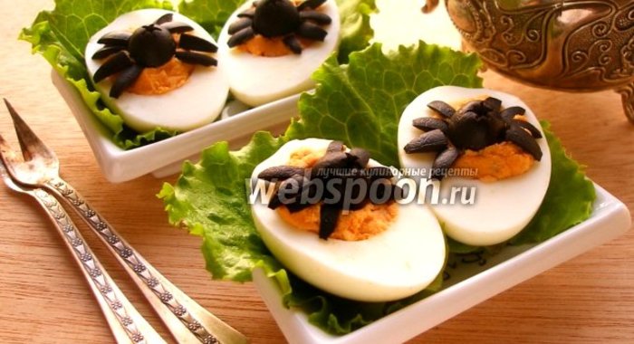 Яйца фаршированные с «пауками»