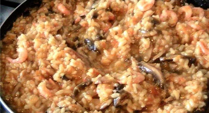 Паэлья с грибами и креветками