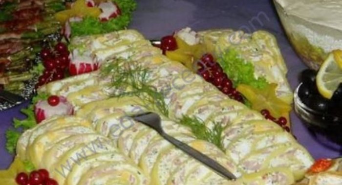 Рулет с сыром и яйцом