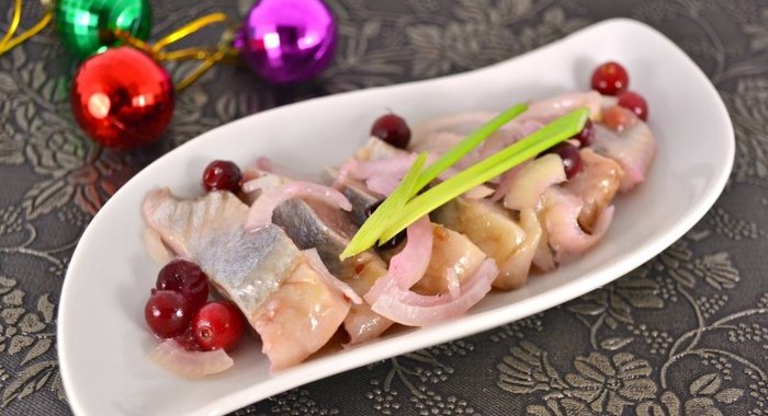 Сельдь в клюквенном маринаде