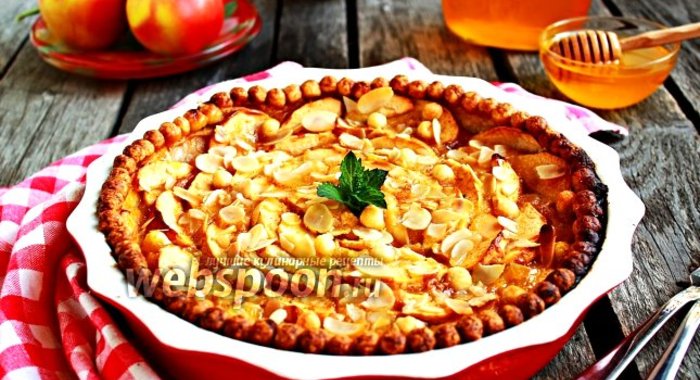 Яблочный пирог с медовой заливкой