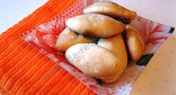 Пирожки из дрожжевого теста с капустой