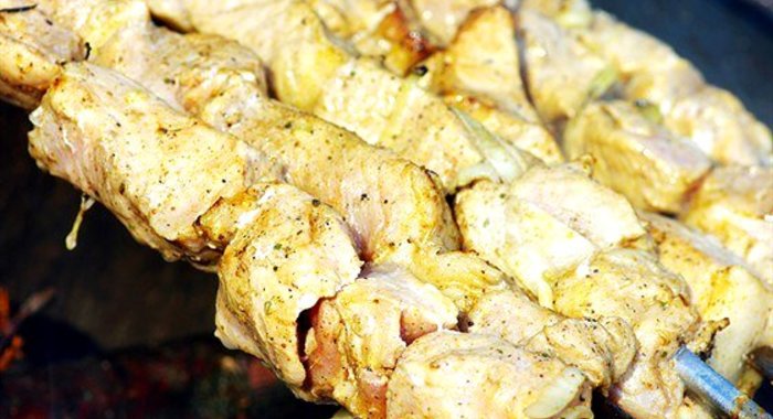 Шашлык из курицы с чесноком и розмарином