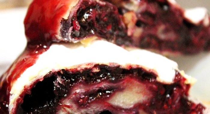 Штрудель со смородиной