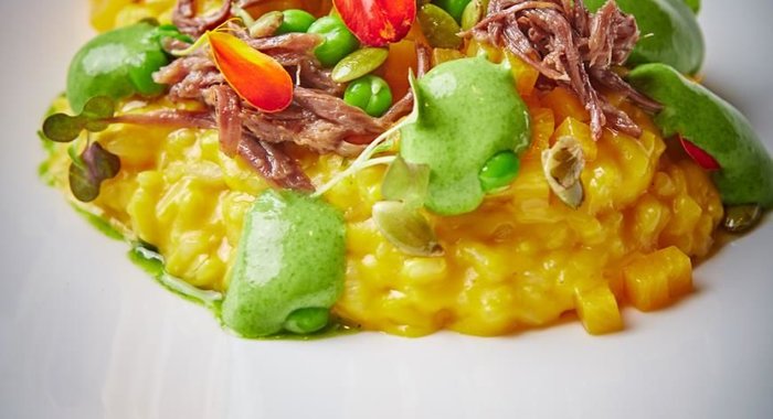 Ризотто из тыквы с бычьими хвостами и муссом из петрушки и белого трюфеля