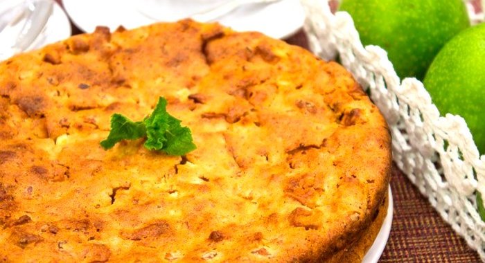 Пирог с творогом и яблоками