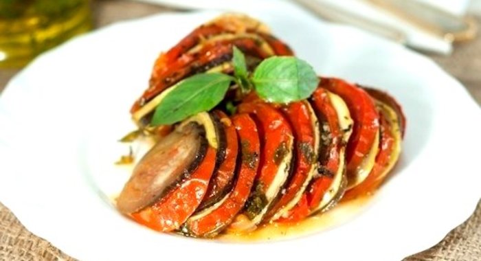 Рататуй с соусом песто